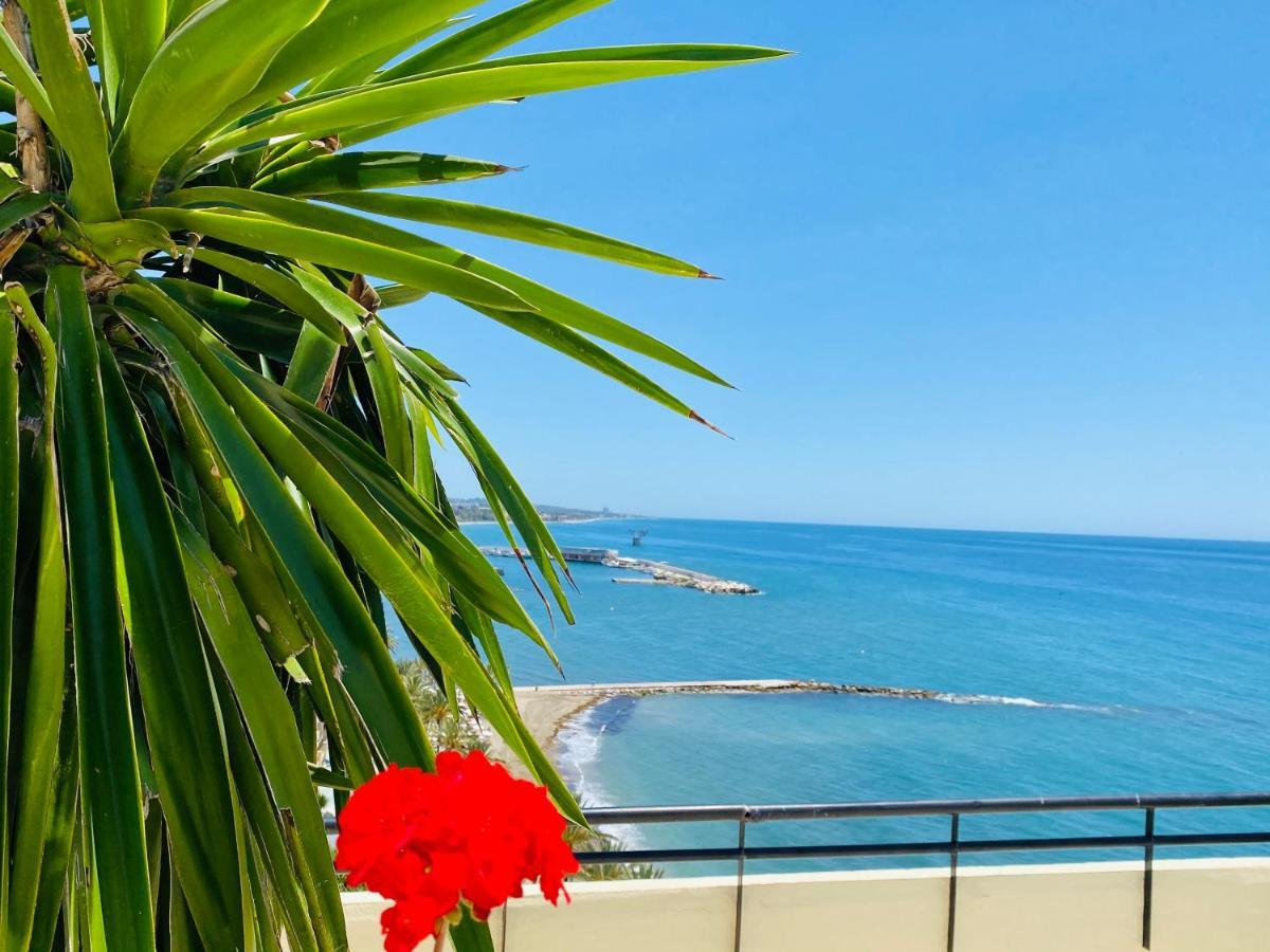 First Line! Art-apartment On The Seafront Of With Swimming Pool Appartamento